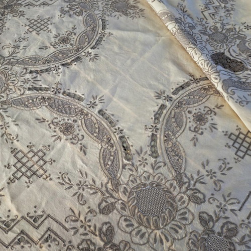 Vintage Madeira linen tablecloth like new, large
