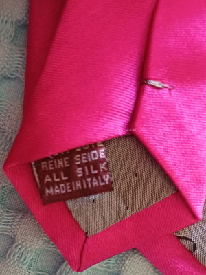 Pierre Cardin tie and pocket square set new, fuchsia silk