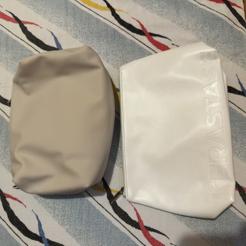 Toiletry bags Kevin Murphy and Kérastase used, white and beige
