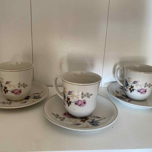 Candia Vintage porcelain coffee cup set of 3 like new with 5 saucers