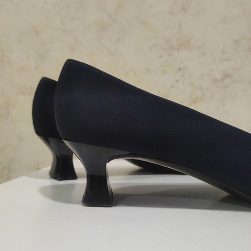 Stuart Weitzman women's kitten heels, blue