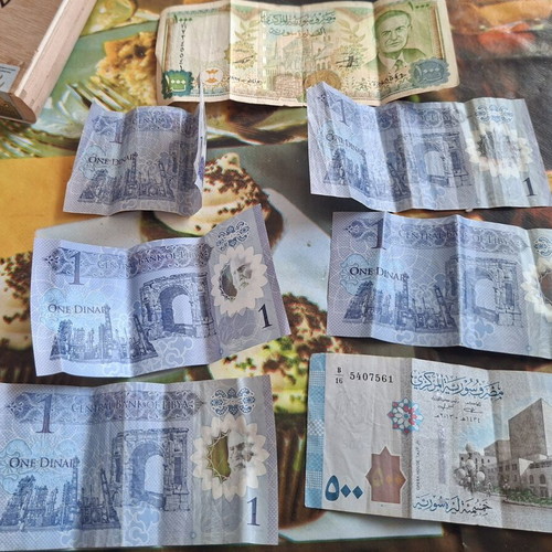 Foreign banknotes used, lot of 7 including Libyan dinars and Syrian pounds