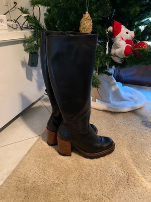 Leather knee-high boots new, size 40.5, black