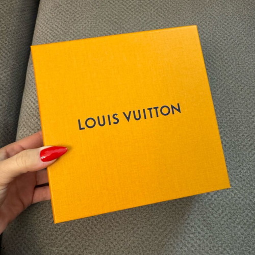 Louis Vuitton box and dustbag for belt like new