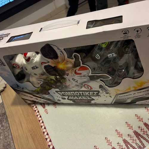 Robot robotic battles 2 robots like new with remote controls, light and sounds