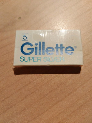 Gillete Super Silver Steel Blades new with platinum hardened edges