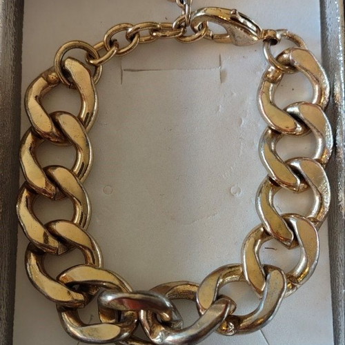 Chunky chain Cuban link bracelet for women, like new, gold tone