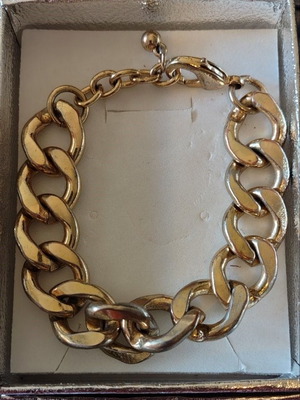Chunky chain Cuban link bracelet for women, like new, gold tone