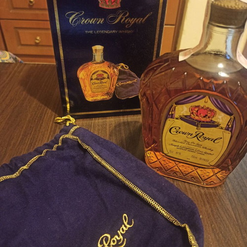 Crown Royal Fine De Luxe 750ml vintage sealed with box and pouch