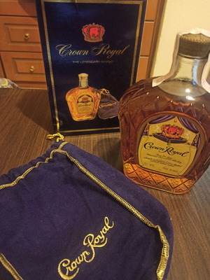 Crown Royal Fine De Luxe 750ml vintage sealed with box and pouch