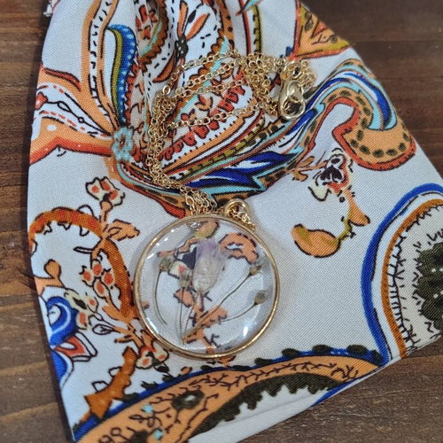 Handmade Necklace with Dried Flowers in Gold Stainless Steel