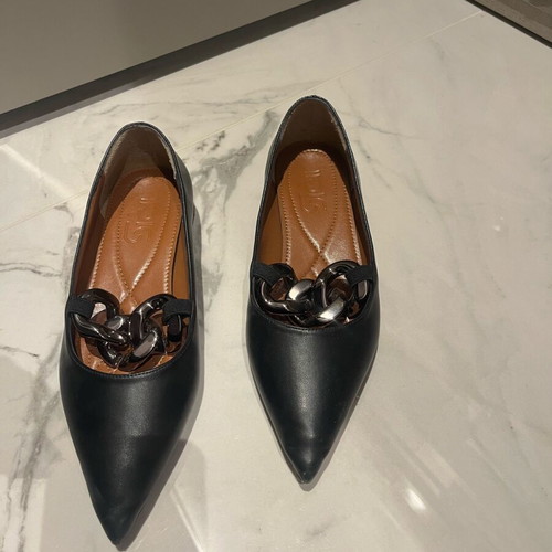 Black straight pumps size 36 used with metal chain detail