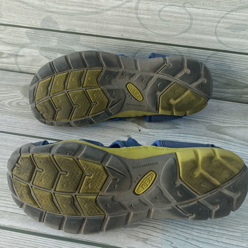 Keen sandals size 34, blue and green