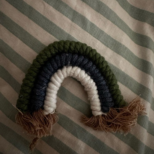 Knitted magnet like new