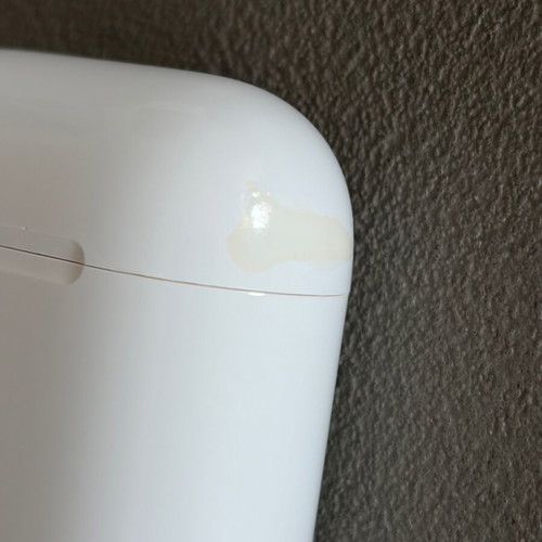 Apple AirPods 2 with wireless charging case