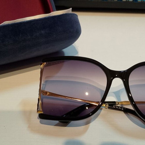 Gucci GG0592S 002 Women's Sunglasses like new