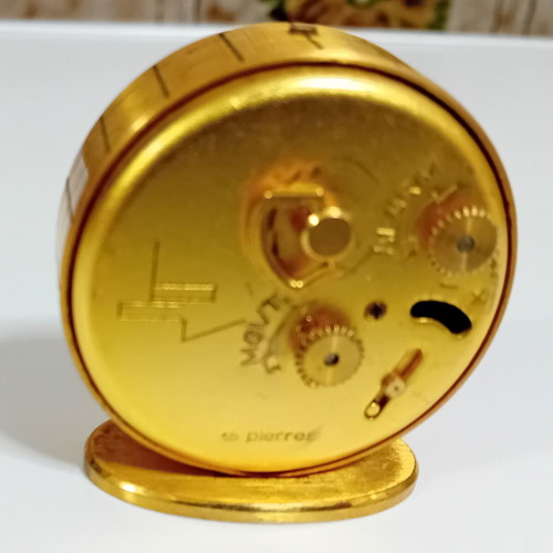 Mechanical collectible table clock