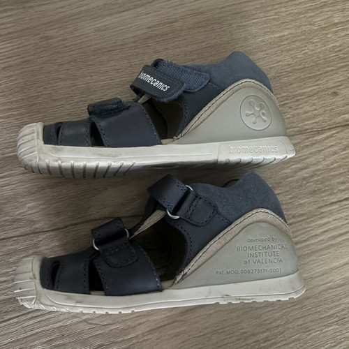 Biomecanics children's sandals used, size 24