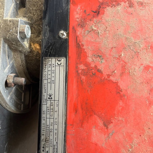 Riello 40 G5 oil burner used with boiler and accessories