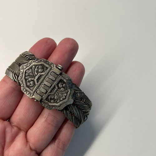 Vintage silver bracelet like new with intricate woven design