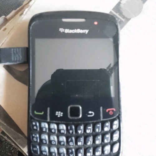 Black Berry vintage cell phones used, pack of 2 models 9500 and 8520