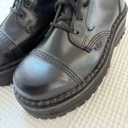 Underground London platform boots like new, black