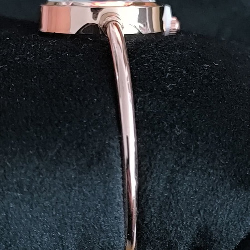 Quartz women's watch rose gold with crystals