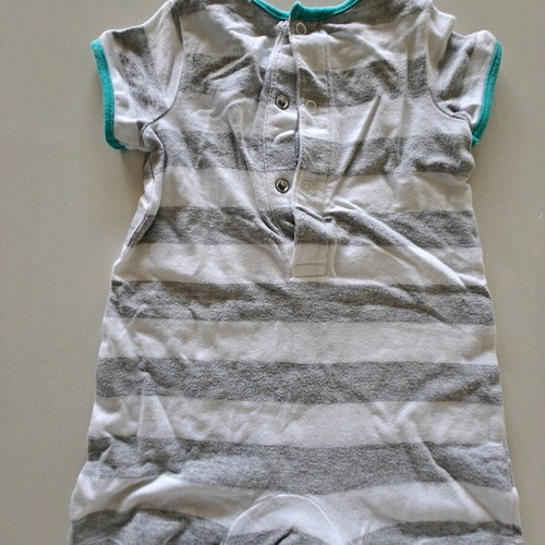 Short-sleeve bodysuits used, pack of 3 for 3-month baby