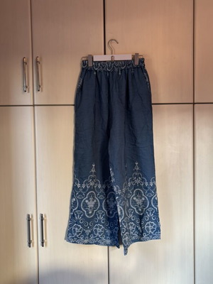 Women's pants size M like new, blue with white embroidery