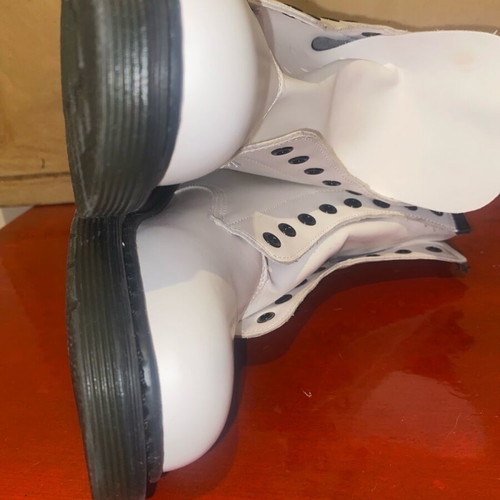 Women's white ankle boots like new, without laces