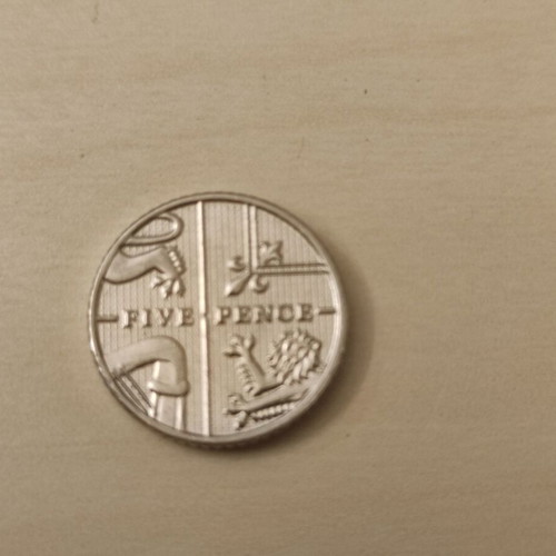 United Kingdom 5 Pence Coin 2013 like new