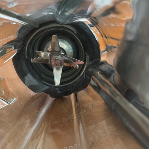 Blender with 1.5-liter glass bowl used