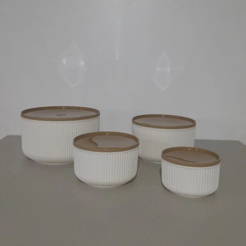 Linear Comfort set of 4 containers new, for storage and serving