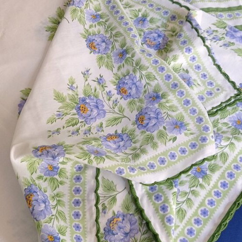 Tablecloth and 6 napkins used with stains