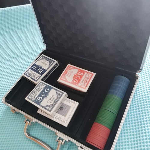 Card game suitcase with 4 decks and chips new