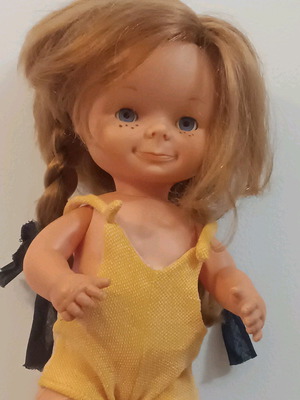Vintage famosa doll from 1970 used with freckles and beautiful hair