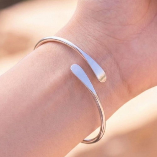 Minimal silver cuff bracelet new, adjustable metal alloy