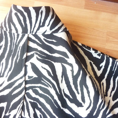 Cape with buttons like new, one size, zebra print