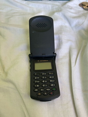 Motorola phone used for parts with sunken pin