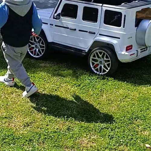 Scorpion Mercedes Benz kids car used with remote and charger