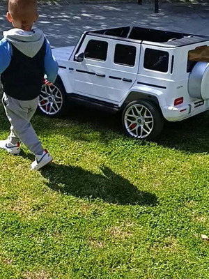Scorpion Mercedes Benz kids car used with remote and charger