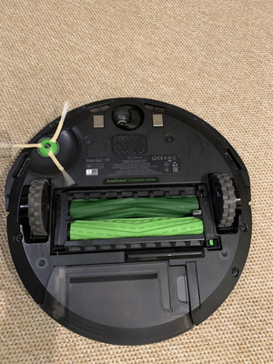 iRobot Roomba e5 robot vacuum cleaner