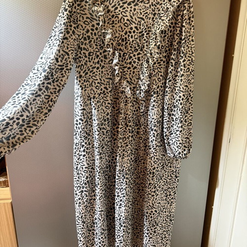 Zara midi leopard dress like new, cream and black, size L