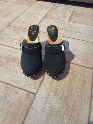 Νέα μαύρα σουέντ mules Dr Scholl με ξύλινο τακούνι, νούμερο 36