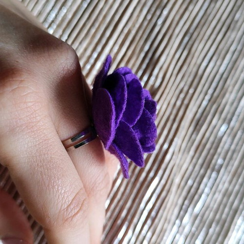 Rose ring purple fabric like new