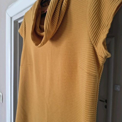 Mustard tunic blouse size L like new