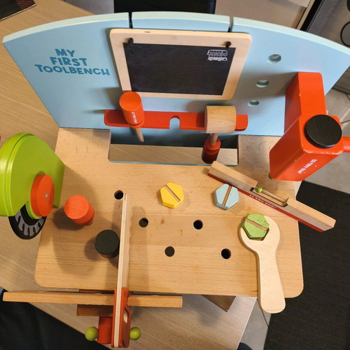 Le Toy Van Wooden Toolbench like new for 3+ years old
