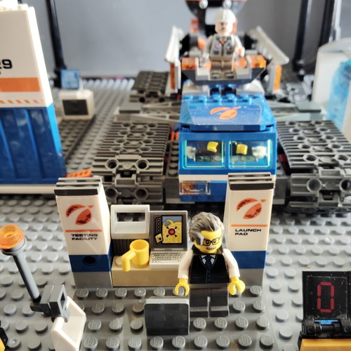 Lego Space Launch Pad used, original