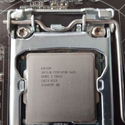 ASRock H61M-DGS motherboard with Intel Pentium G645 CPU, fan and 6GB RAM like new