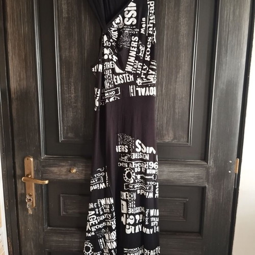 Maxi dress newspaper print like new, Easy, black and white